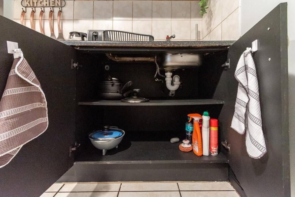 Appartement The Square 135- Studio With Free Parking, Pool & Gym Access à Le Cap Extérieur photo