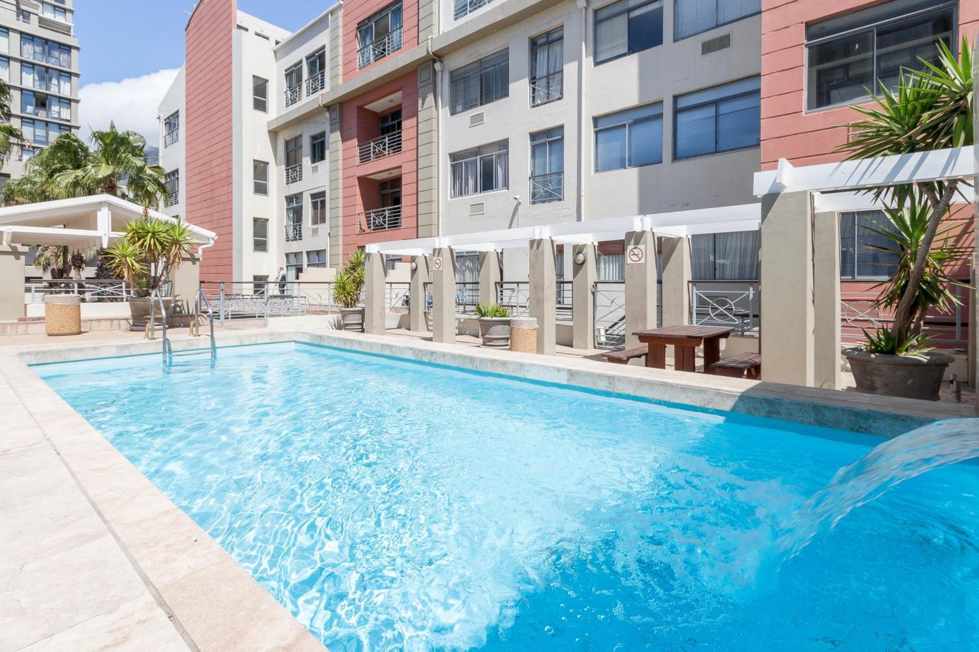 Appartement The Square 135- Studio With Free Parking, Pool & Gym Access à Le Cap Extérieur photo