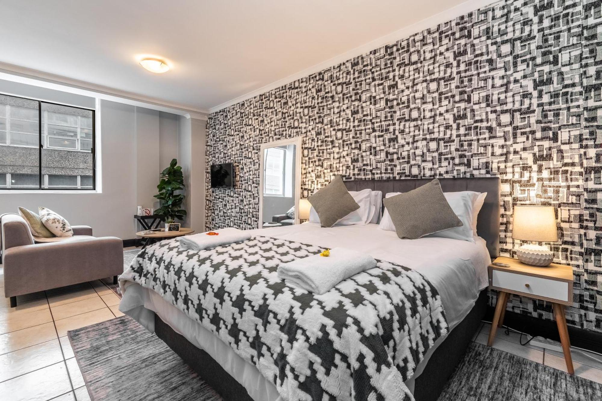 Appartement The Square 135- Studio With Free Parking, Pool & Gym Access à Le Cap Extérieur photo