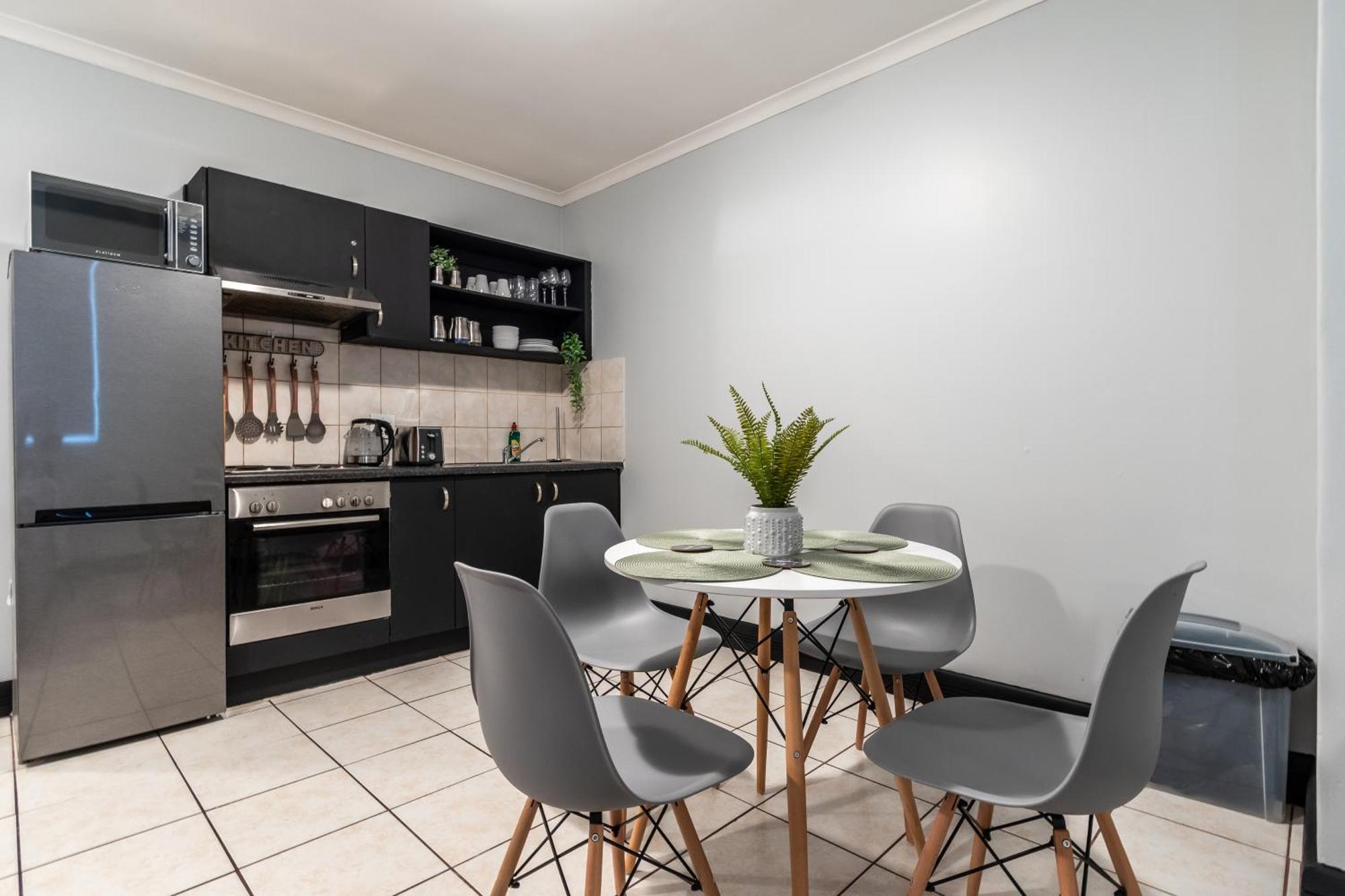 Appartement The Square 135- Studio With Free Parking, Pool & Gym Access à Le Cap Extérieur photo