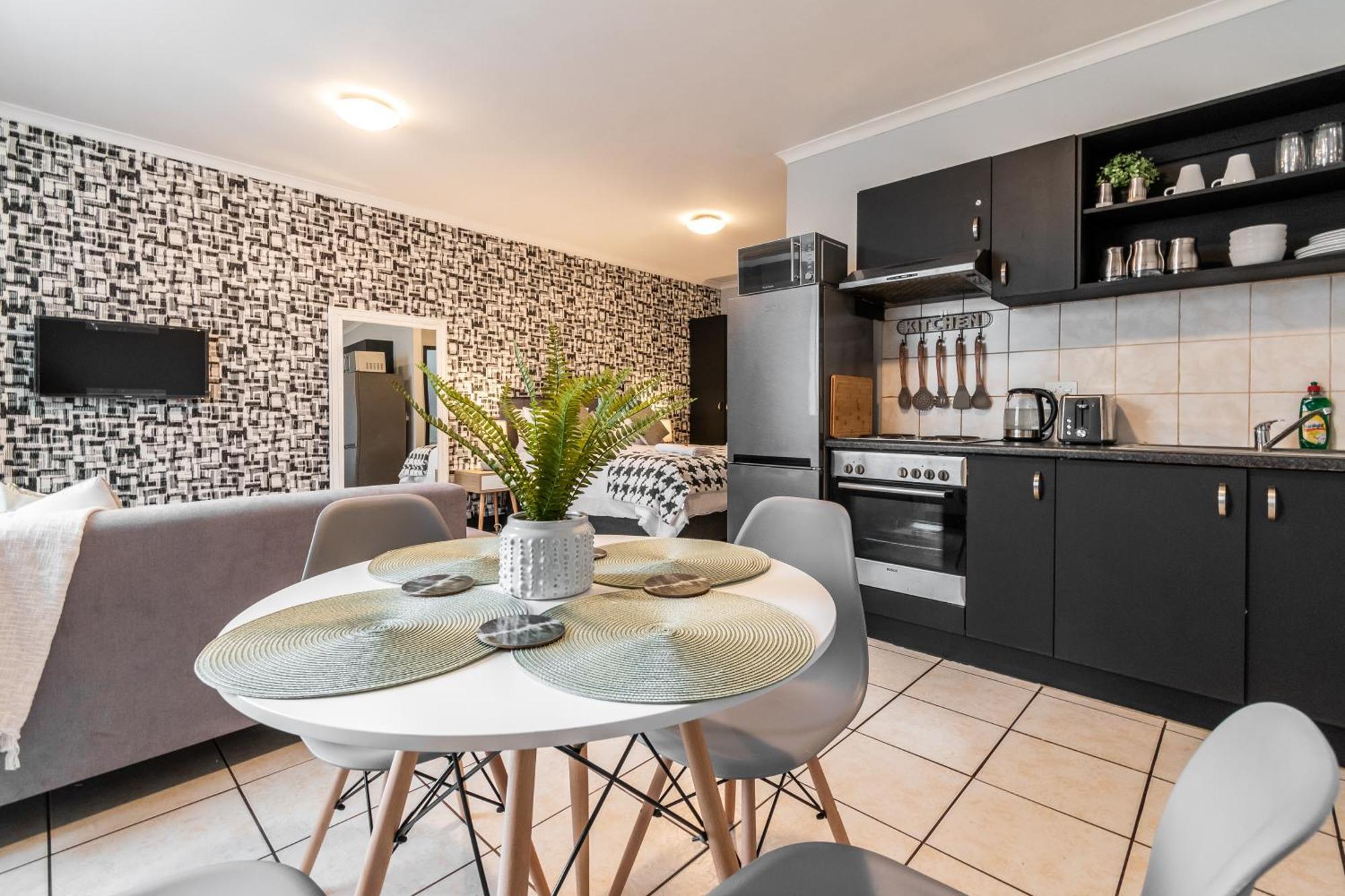 Appartement The Square 135- Studio With Free Parking, Pool & Gym Access à Le Cap Extérieur photo