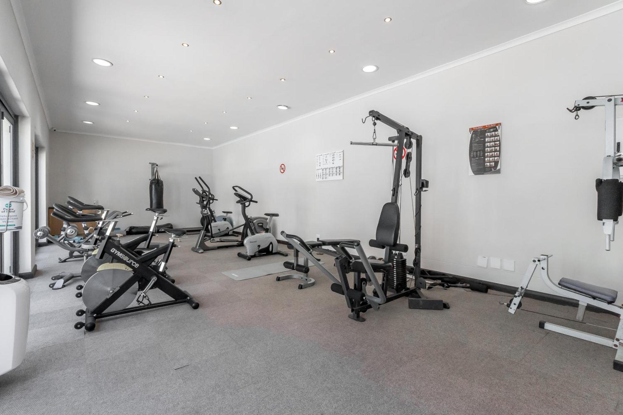 Appartement The Square 135- Studio With Free Parking, Pool & Gym Access à Le Cap Extérieur photo