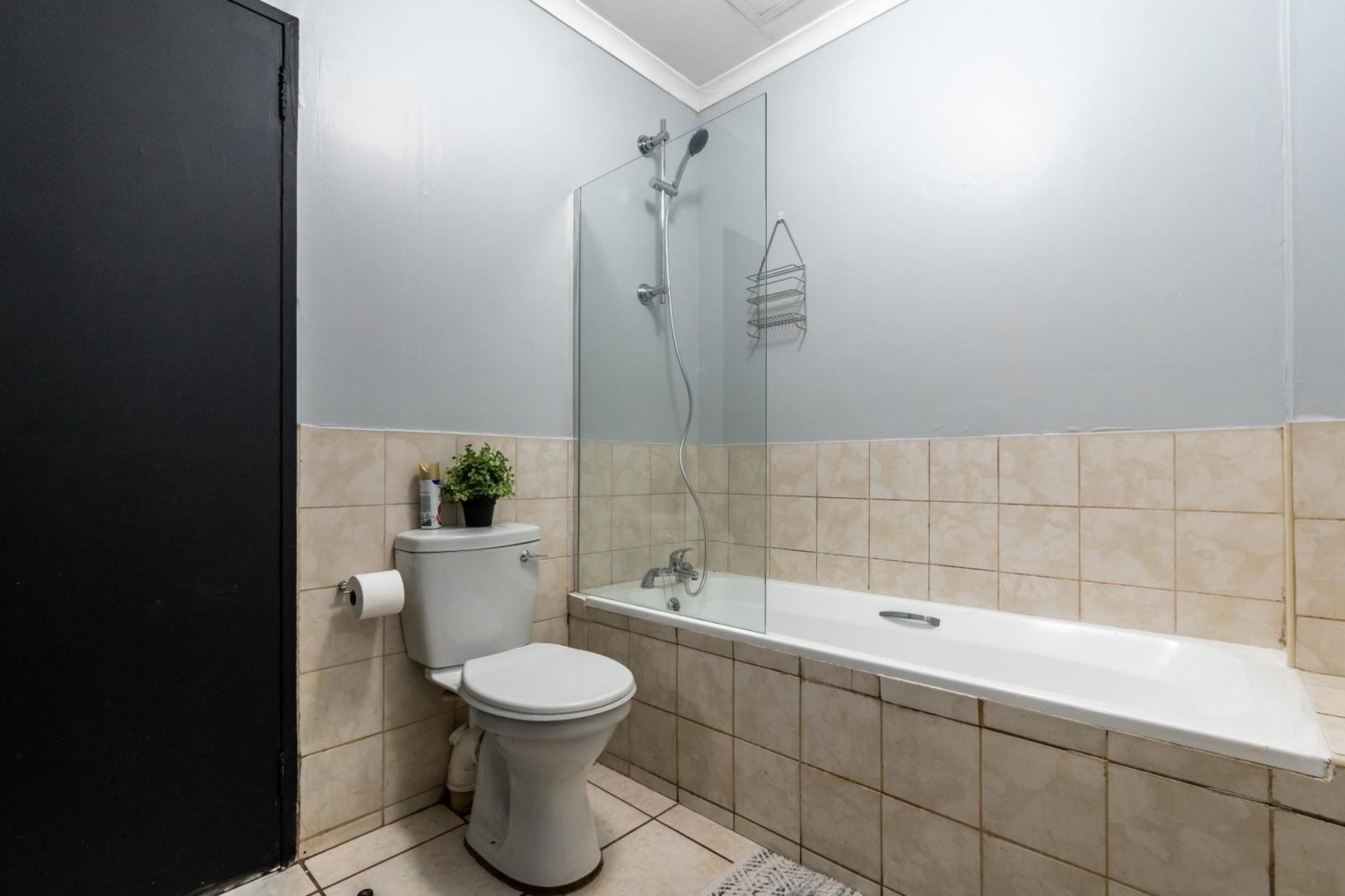 Appartement The Square 135- Studio With Free Parking, Pool & Gym Access à Le Cap Extérieur photo