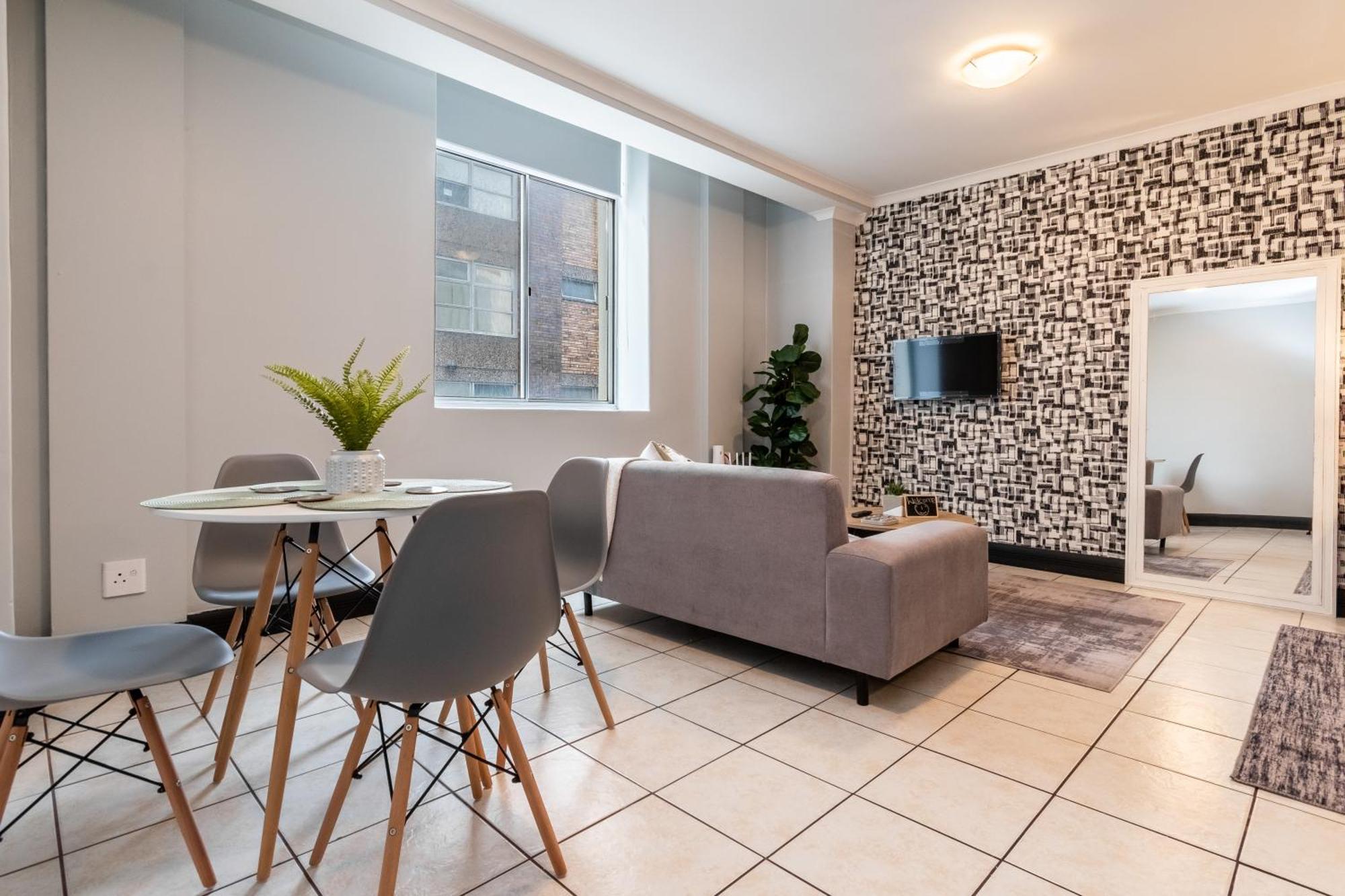 Appartement The Square 135- Studio With Free Parking, Pool & Gym Access à Le Cap Extérieur photo