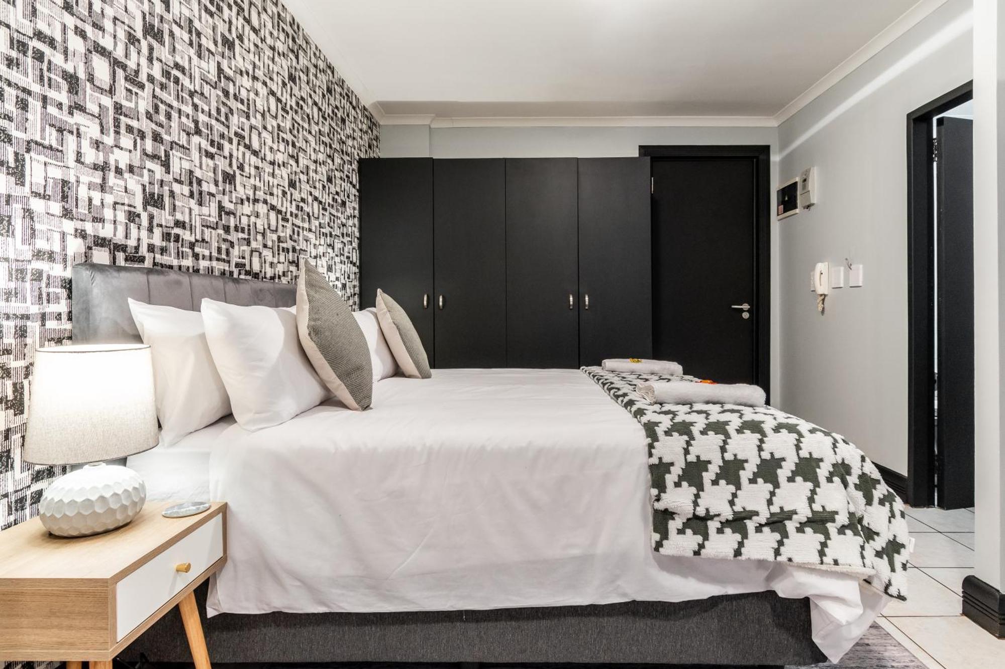 Appartement The Square 135- Studio With Free Parking, Pool & Gym Access à Le Cap Extérieur photo
