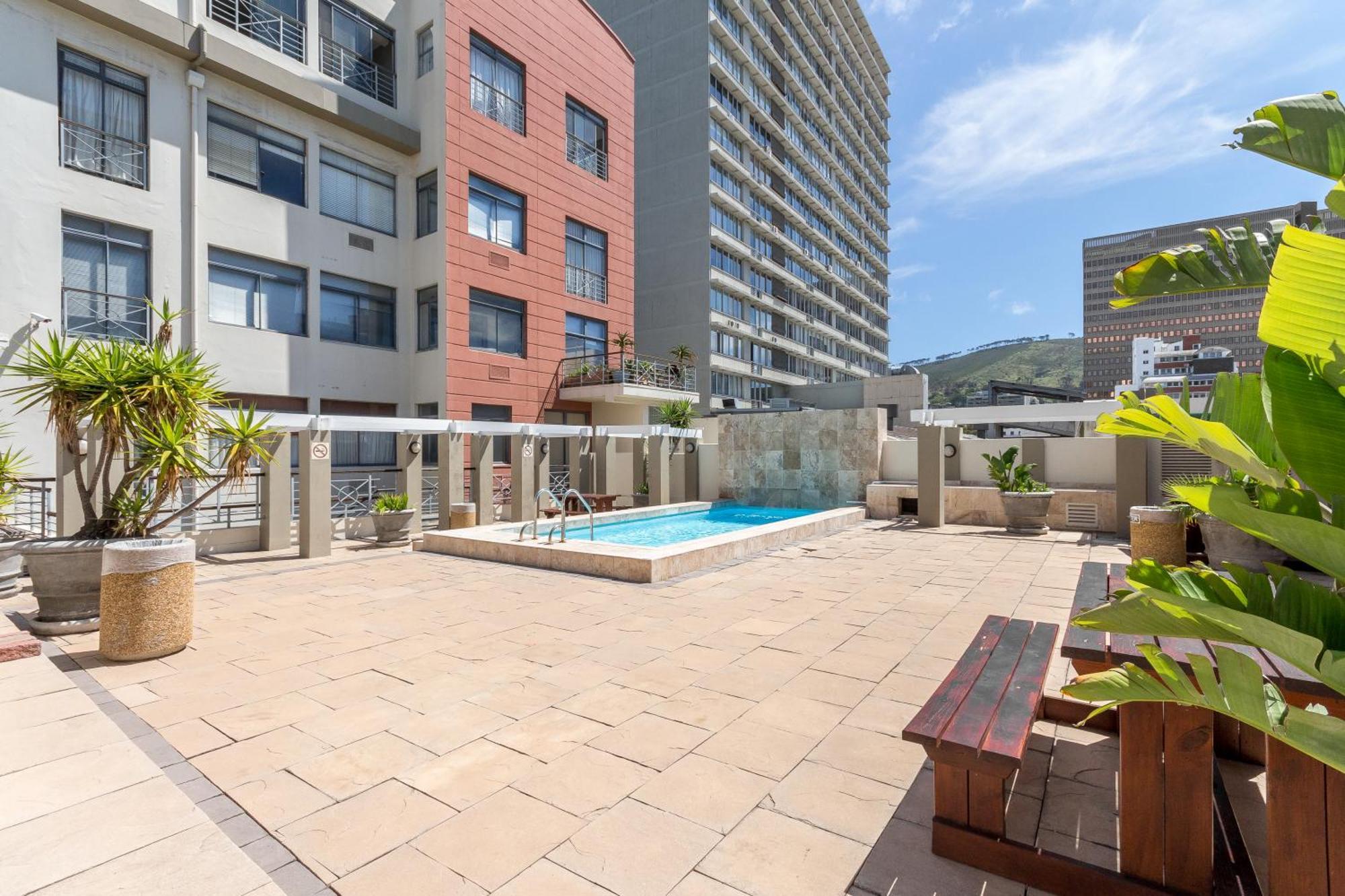 Appartement The Square 135- Studio With Free Parking, Pool & Gym Access à Le Cap Extérieur photo