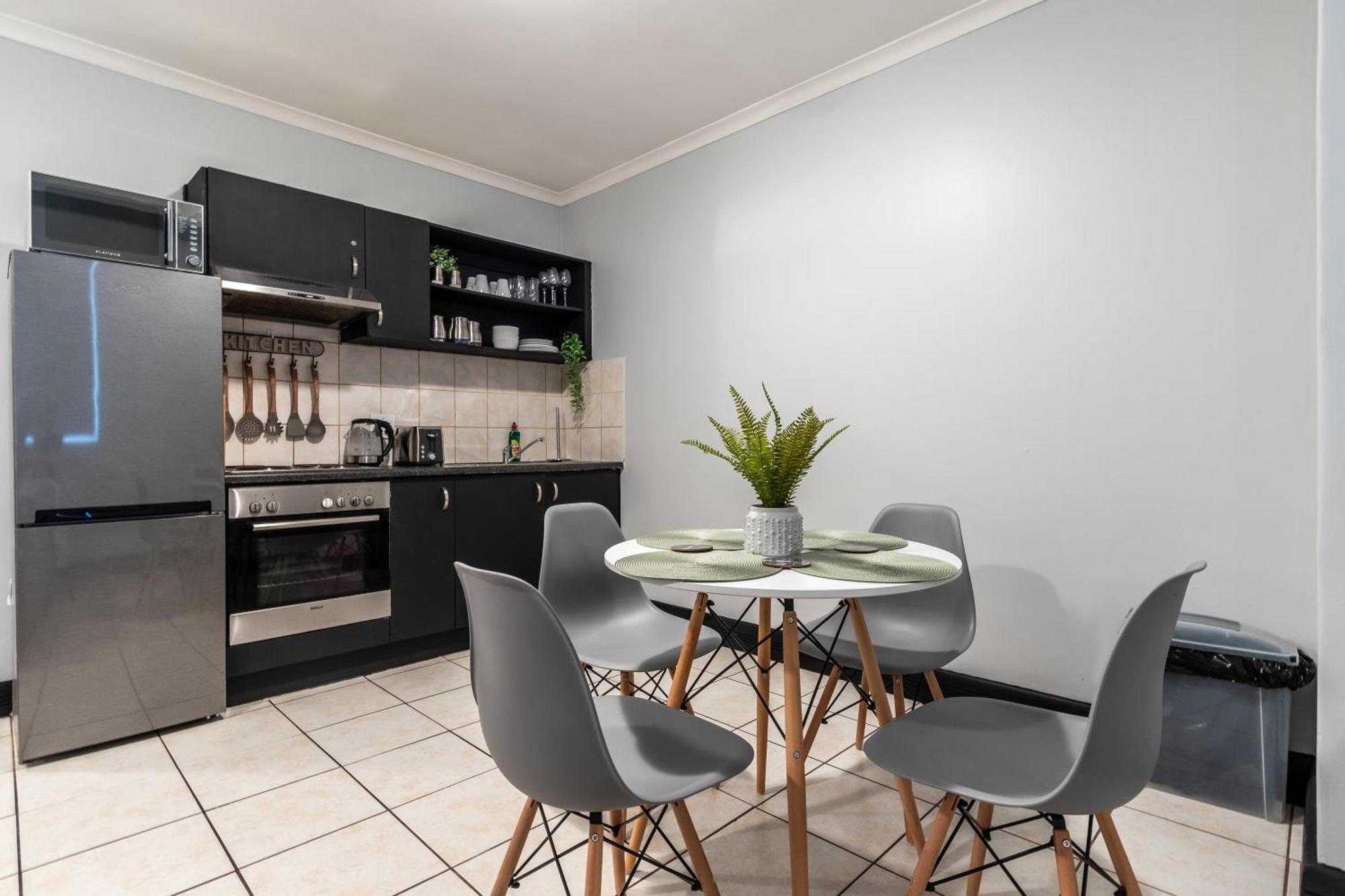 Appartement The Square 135- Studio With Free Parking, Pool & Gym Access à Le Cap Extérieur photo