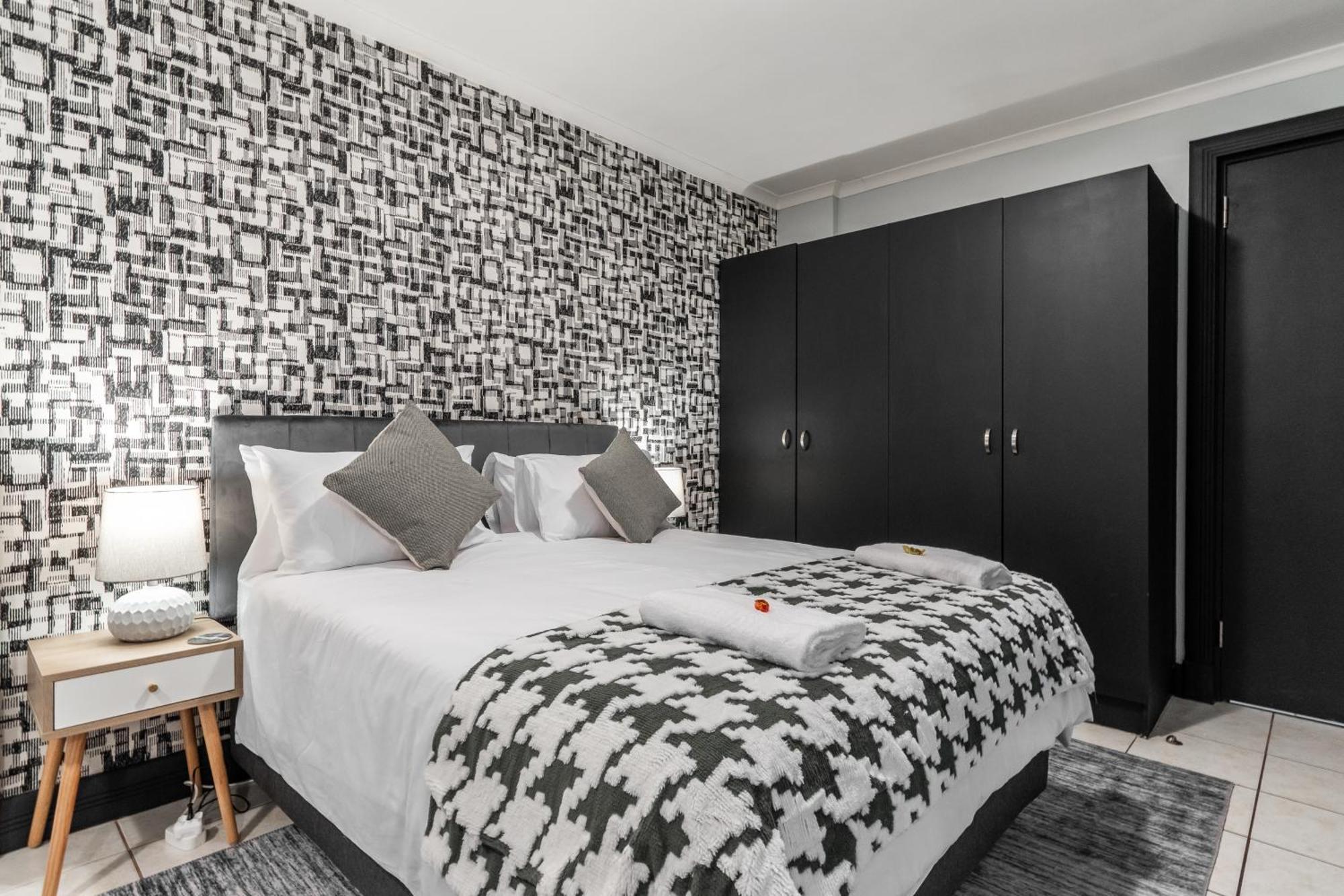 Appartement The Square 135- Studio With Free Parking, Pool & Gym Access à Le Cap Extérieur photo